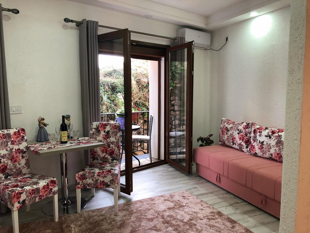 Guest House Alea Улцинь Екстер'єр фото